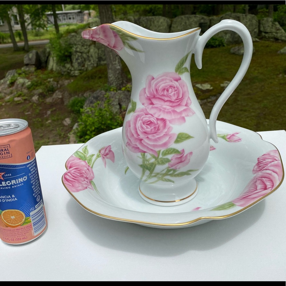 Gorgeous Givenchy rose pitcher and bowl set from 1980s. Excellent condition.